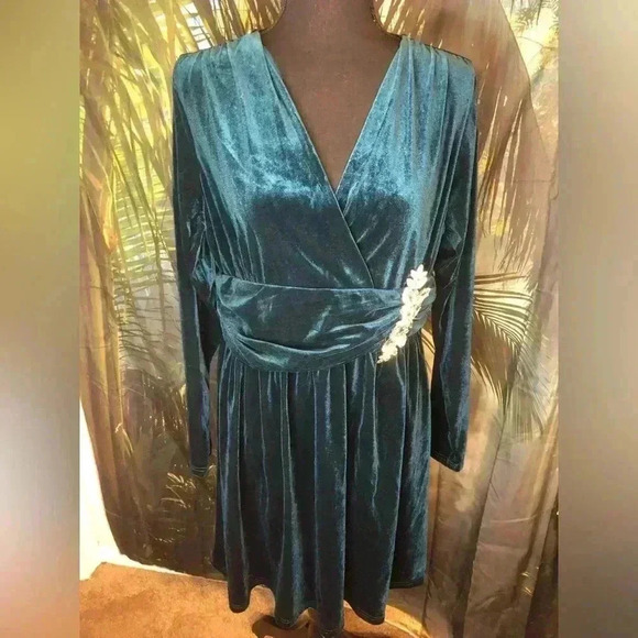 Deep Teal Long Sleeve Ruched Embellished Velvet Gown size small XL Medium large - Picture 2 of 15